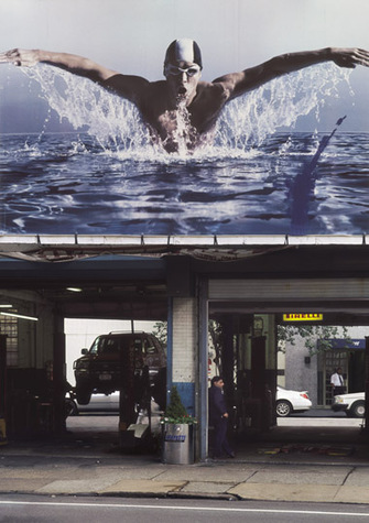 Thomas Wrede, Swimmer (aus der Serie 'Manhattan Picture Worlds') (aus der Serie "Manhattan/Picture Worlds"), 2002, &copy; Thomas Wrede, VG Bild-Kunst, Bonn